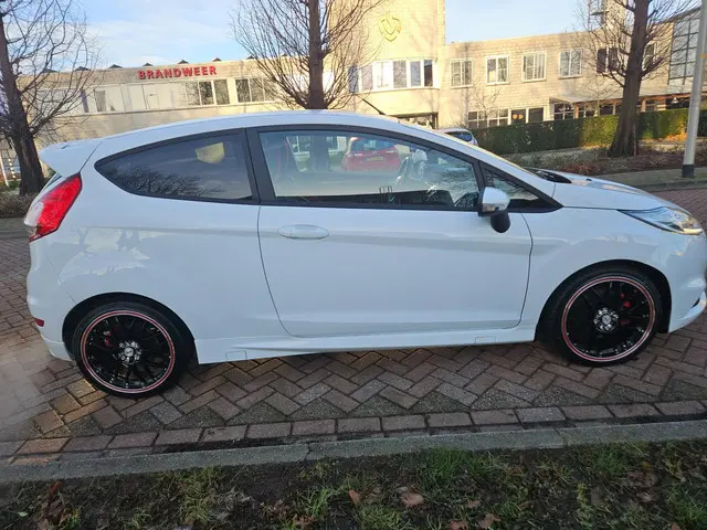 Ford Fiesta 1.6 ST1 134KW 182PK MOOIE AUTO 2014 Benzine 7