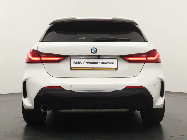 BMW 1 Serie 118i 2024 Benzine 10