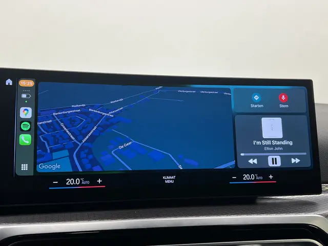 BMW 3 Serie Touring 318i 2023 Benzine 29