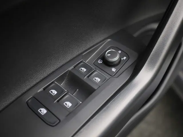 Volkswagen Polo 1.0TSI/95PK R-Line 2024 Benzine 23