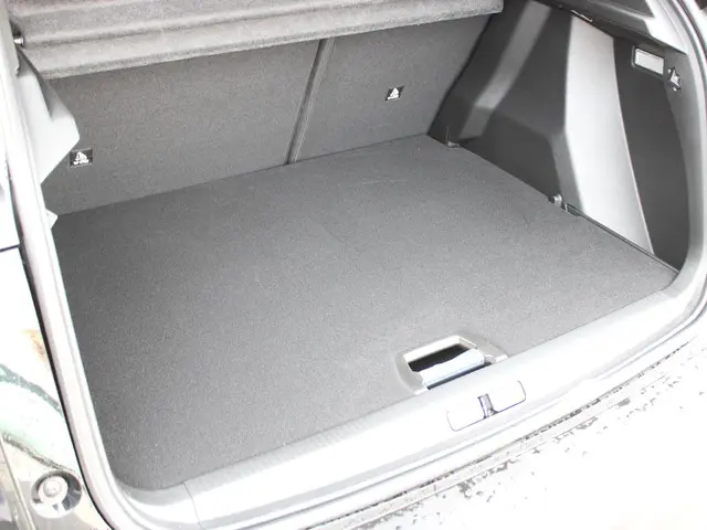 Peugeot e-2008 EV Allure 50 kWh 2025 Elektrisch 13