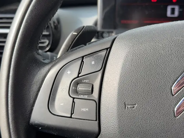 Citroën C4 Cactus 1.2 PureTech Shine 2017 Benzine 26