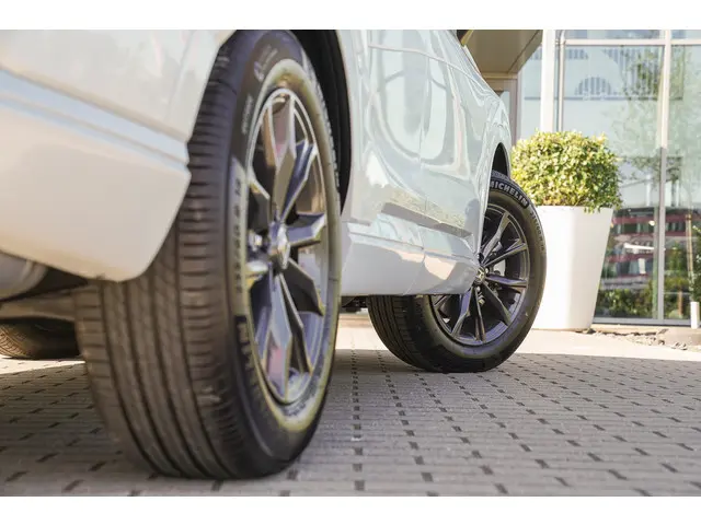 Honda CR-V 2.0i e:HEV LUXURY EDITION 2025 Hybride Benzine 12