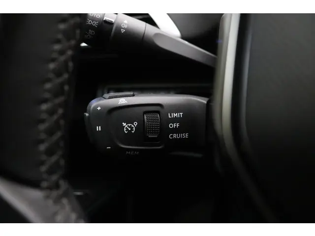 Peugeot 3008 1.2T 130pk Blue Lease Allure 2021 Benzine 30