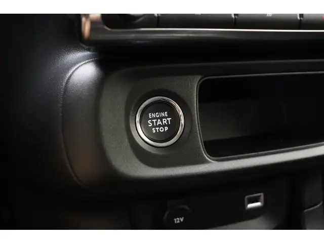 Citroën C3 1.2T 110pk Automaat Shine 2023 Benzine 18