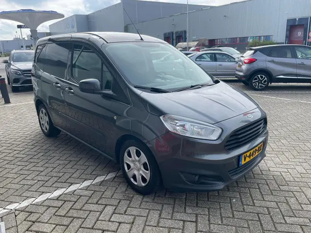 Ford Transit Courier 1.5 TDCI Trend 2017 Diesel 18