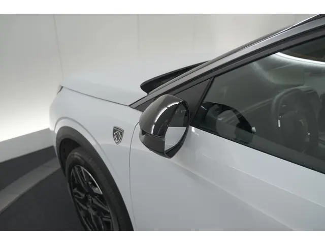 Peugeot 3008 1.2 Hybrid 136 GT 2024 Hybride Benzine 22