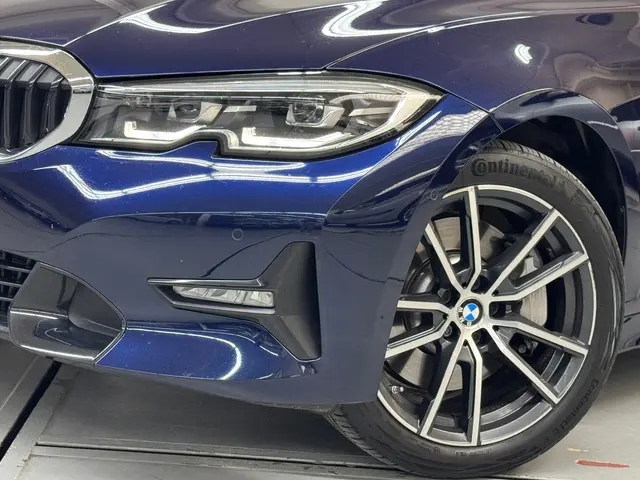 BMW 3 Serie 330e eDrive Edition 2020 Hybride Benzine 35