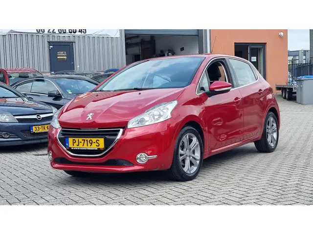 Peugeot 208 1.2 VTi Allure 2014 Benzine