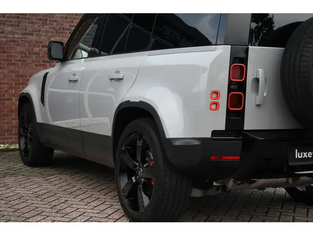 Land Rover Defender 110 3.0 D250 2023 Diesel 35