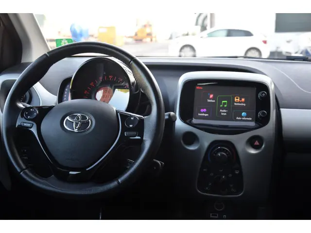 Toyota Aygo 1.0 VVT-i x-play 2016 Benzine 21