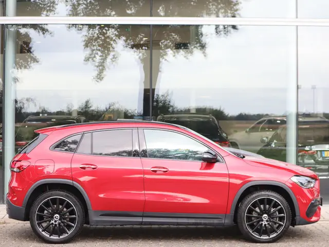 Mercedes-Benz GLA 250 e AMG Line 2022 Hybride Benzine 4