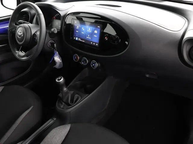 Toyota Aygo X 1.0 VVT-i MT Play 2025 Benzine 38