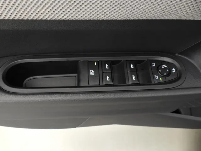 MINI 5-Deurs Cooper C 2024 Benzine 18