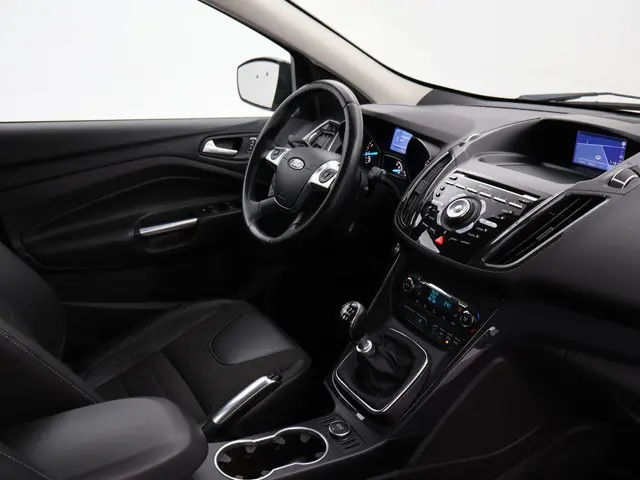 Ford Kuga 1.5 150 PK TITANIUM + TREKHAAK 2015 Benzine 4