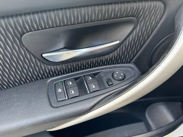 BMW 3 Serie Touring 318i AIRCO 2018 Benzine 11