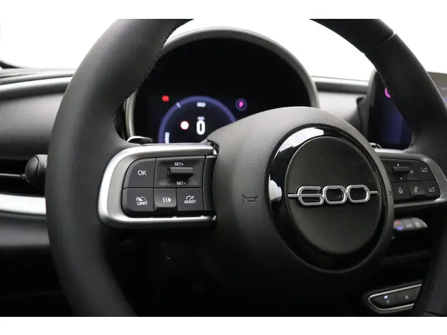 Fiat 600 1.2 Hybrid Urban 2025 Hybride Benzine 26