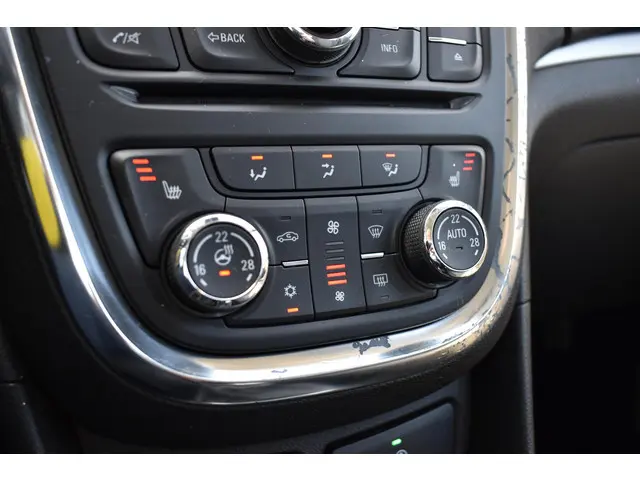 Opel Mokka 1.4 T Innovation 2016 Benzine 23
