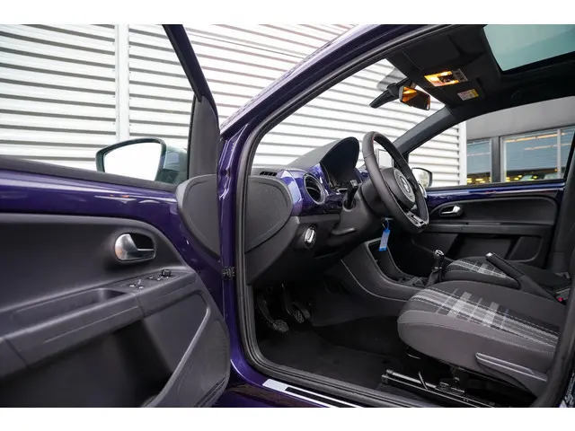 Volkswagen up! 1.0 high up! 2015 Benzine 6