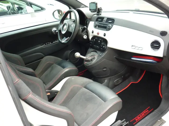 Fiat 500 1.4-16V Abarth 175hp,panoramadak,navi. 2012 Benzine 9