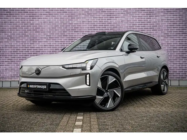 Volvo EX90 3