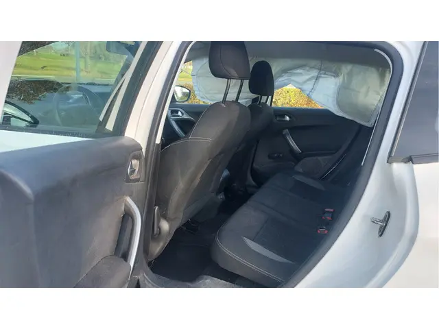 Peugeot 2008 1.2 PureTech Blue Lion 2018 Benzine 12