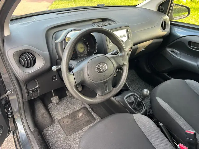 Toyota Aygo 1.0 VVT-i x-now 2016 Benzine 8