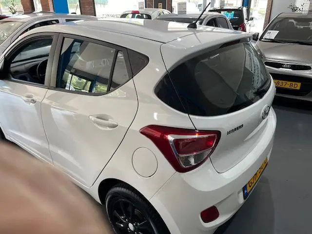 Hyundai i10 1.0i i-Motion Comfort 2015 Benzine 4