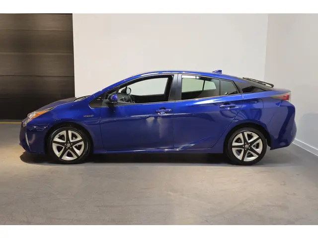 Toyota Prius 1.8 Dynamic 2018 Hybride Benzine 3