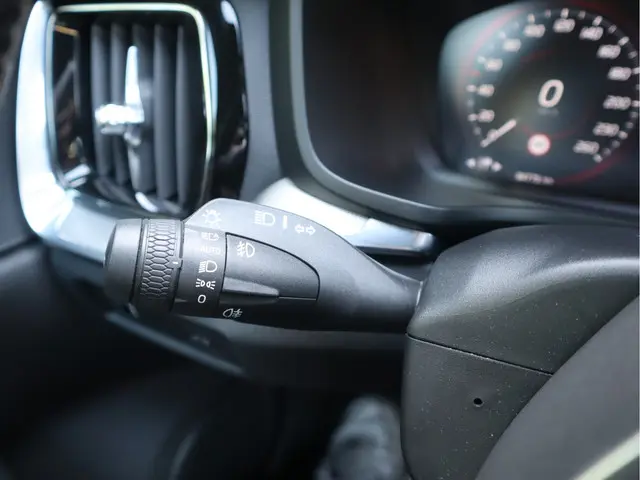 Volvo V60 2.0 T4 R-Design 2020 Benzine 55