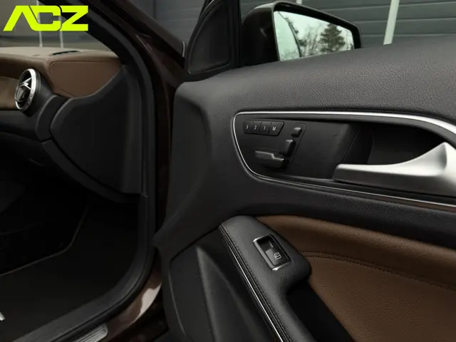 Mercedes-Benz GLA 250 4Matic Edition 1 2014 Benzine 21