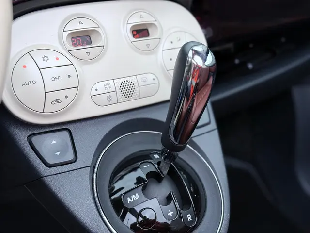 Fiat 500C 0.9 TwinAir Lounge| AUT | Leder | NAP 2014 Benzine 16