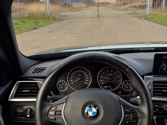 BMW 3 Serie 318i Luxury 360 Head up Led 2016 Benzine 12