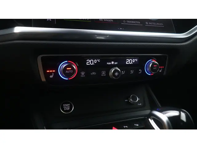 Audi Q3 45 TFSI e S edition 2025 Hybride Benzine 19