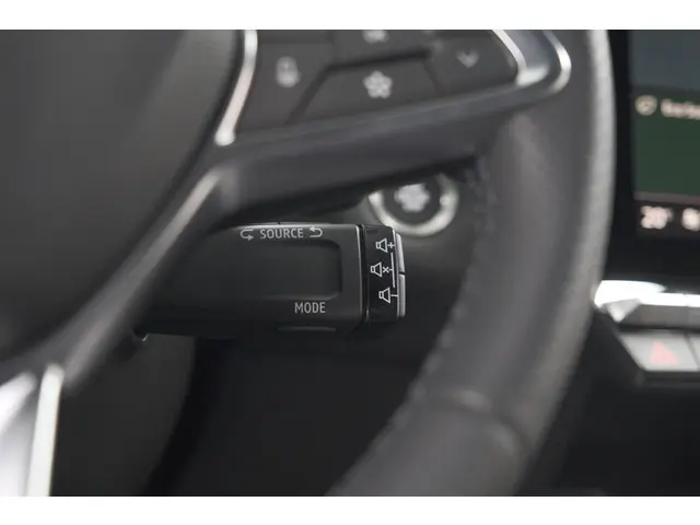 Renault Captur Mild Hybrid 160 EDC Techno 2025 Benzine 38