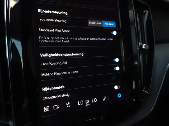 Volvo XC60 2.0 B5 Momentum Business 2022 Benzine 17