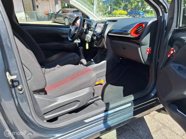 Peugeot 108 1.2 PURETECH GT-LINE 2017 Benzine 10