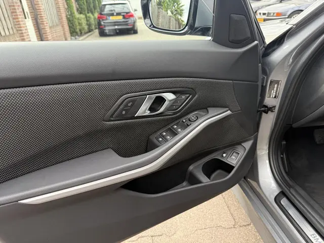 BMW 3 Serie Touring 330e 2024 Hybride Benzine 23
