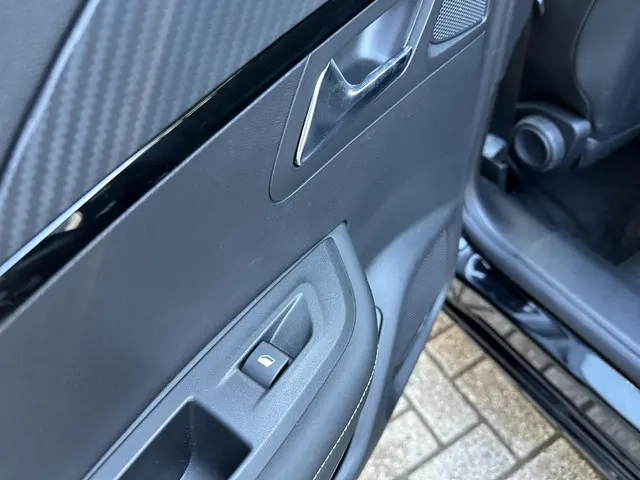 Peugeot e-2008 EV GT 2022 Elektrisch 36