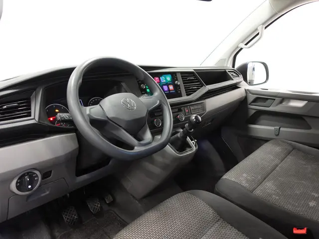 Volkswagen Transporter 2.0 TDI 110pk L2H1 2021 Diesel 2