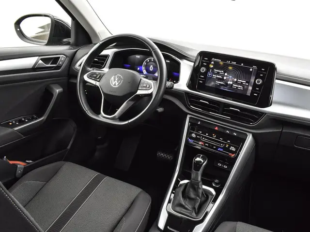 Volkswagen T-Roc 1.5 TSI 150pk DSG Life 2023 Benzine 28