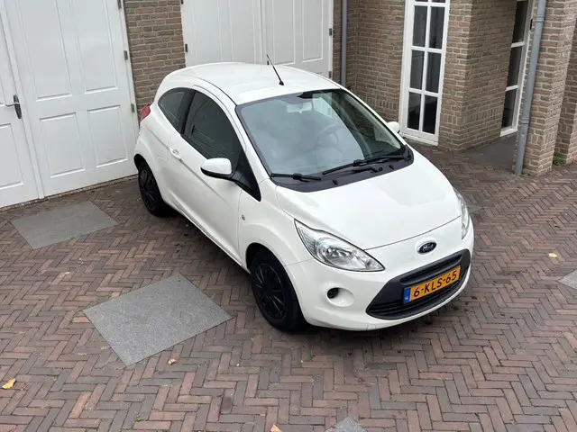 Ford Ka 1.2 Champions Edition start/stop 2013 Benzine 11