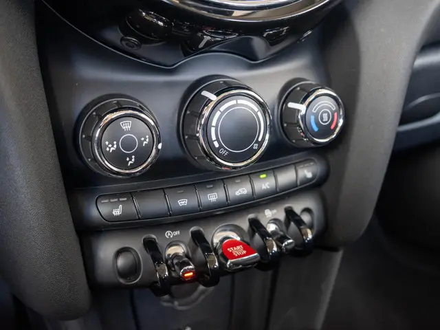 MINI 3-Deurs Cooper 2021 Benzine 21