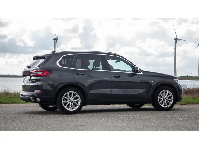 BMW X5 xDrive45e 2021 Hybride Benzine 12