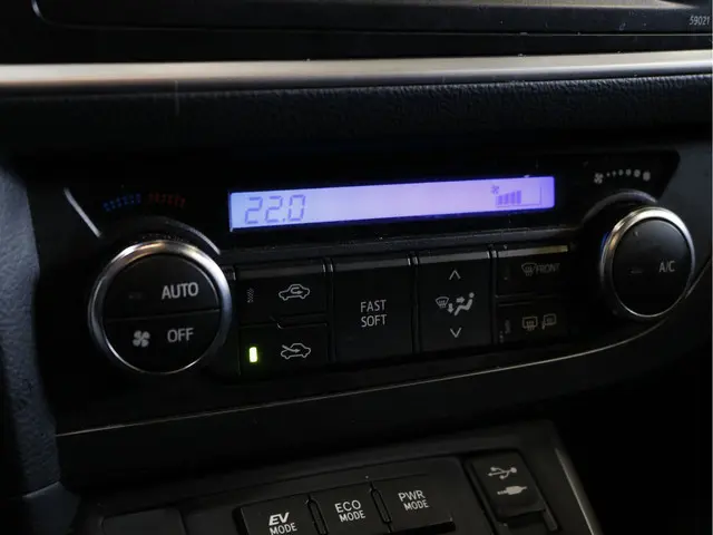 Toyota Auris 1.8 Hybrid Aspiration 2014 Hybride Benzine 18