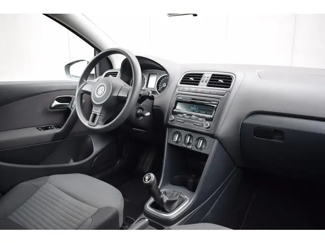 Volkswagen Polo 1.2 TSi 5Drs Comfortline 2012 Benzine 2