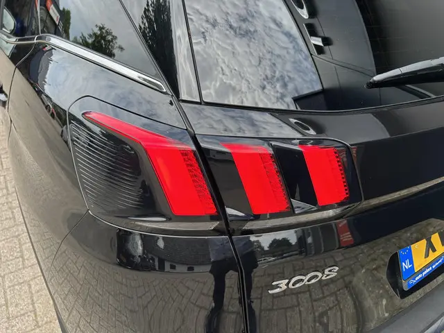 Peugeot 3008 1.2 Turbo 130 PK GT Line 2019 Benzine 33