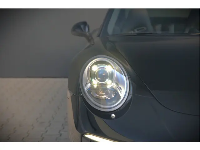 Porsche 911 3.0 Carrera 2018 Benzine 12