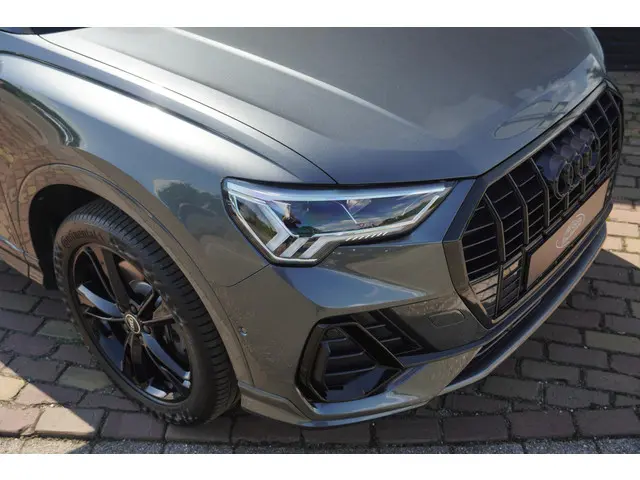 Audi Q3 45 TFSI e S edition 2021 Hybride Benzine 12