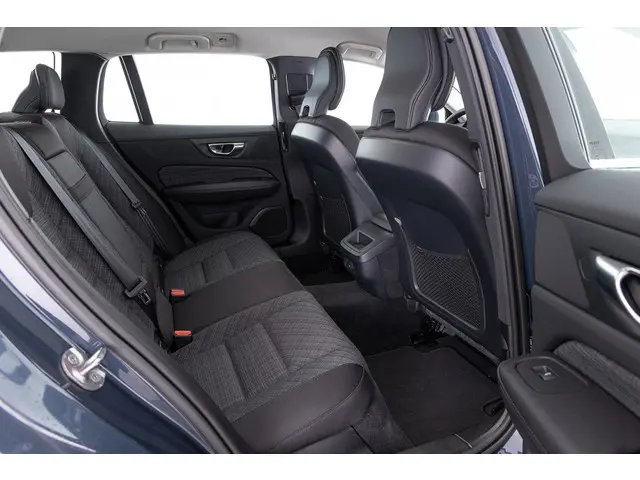 Volvo V60 2.0 B4 Core | Trekhaak | NAVI | Automaat 2022 Benzine 7
